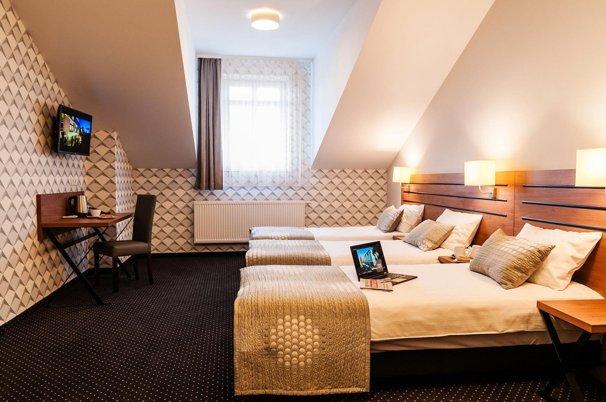Hotel Wilga クラクフ エクステリア 写真