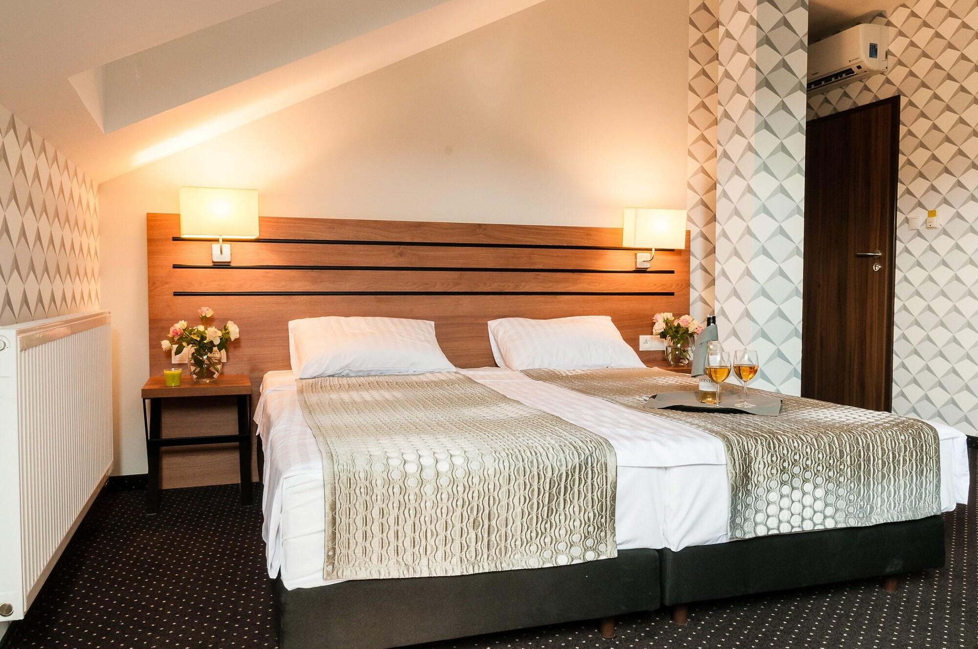 Hotel Wilga クラクフ エクステリア 写真
