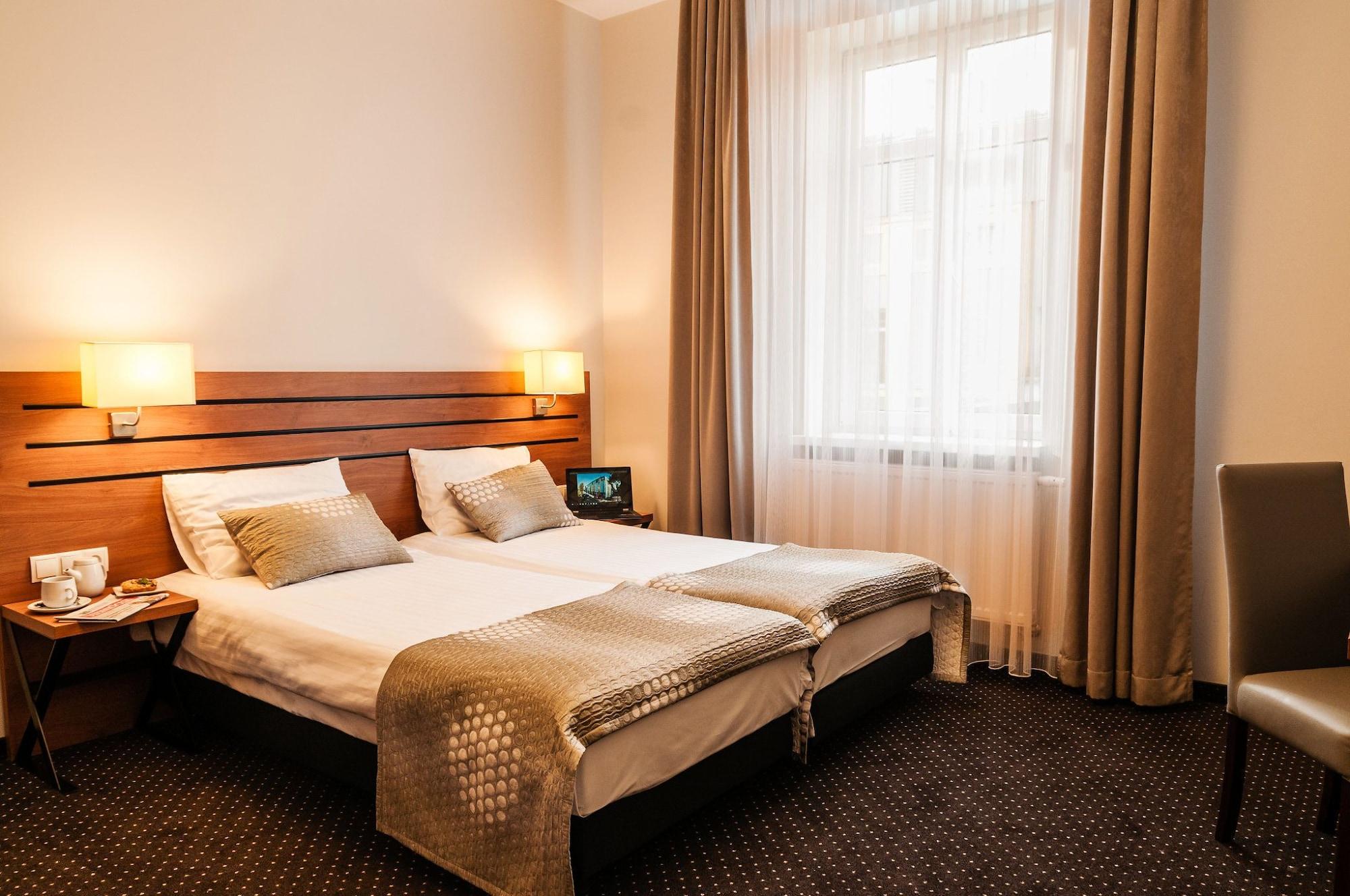 Hotel Wilga クラクフ エクステリア 写真