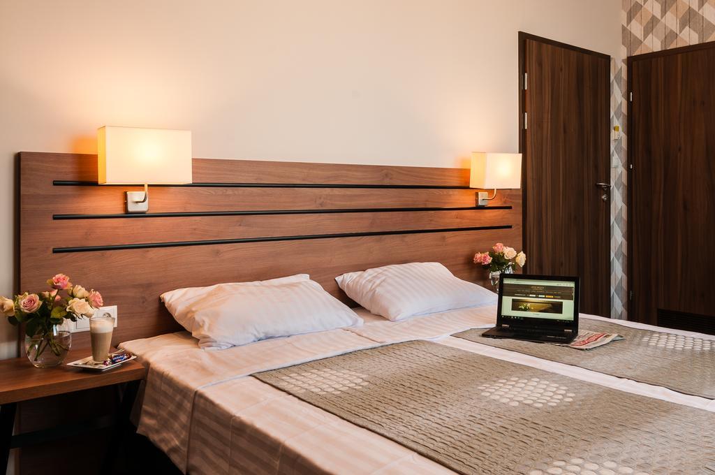 Hotel Wilga クラクフ エクステリア 写真