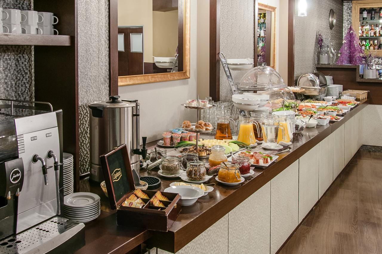 Hotel Wilga クラクフ エクステリア 写真