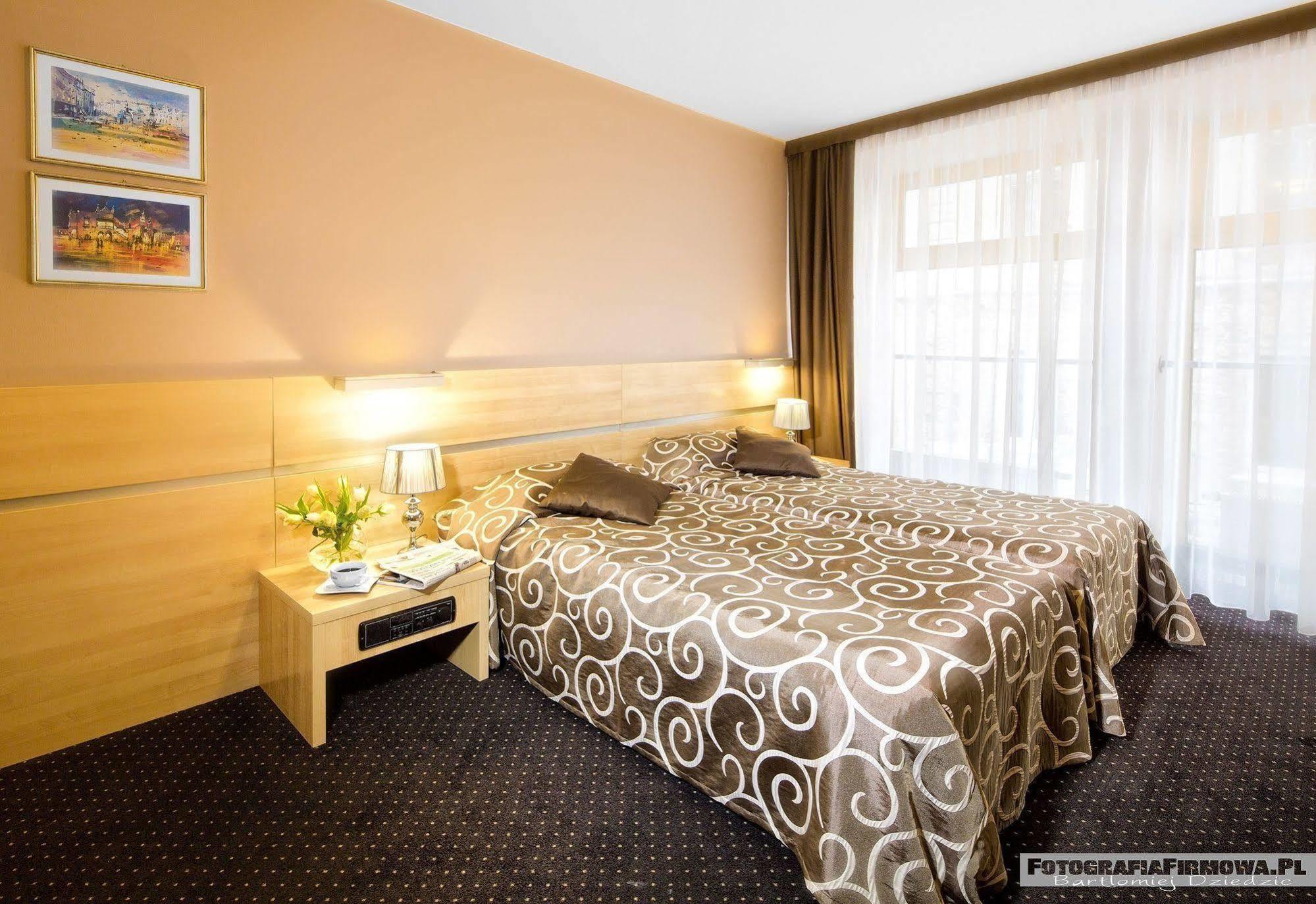 Hotel Wilga クラクフ エクステリア 写真