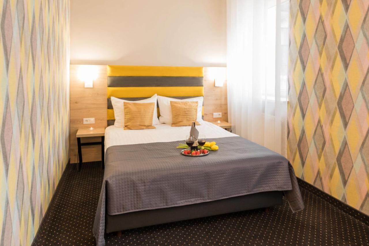 Hotel Wilga クラクフ エクステリア 写真