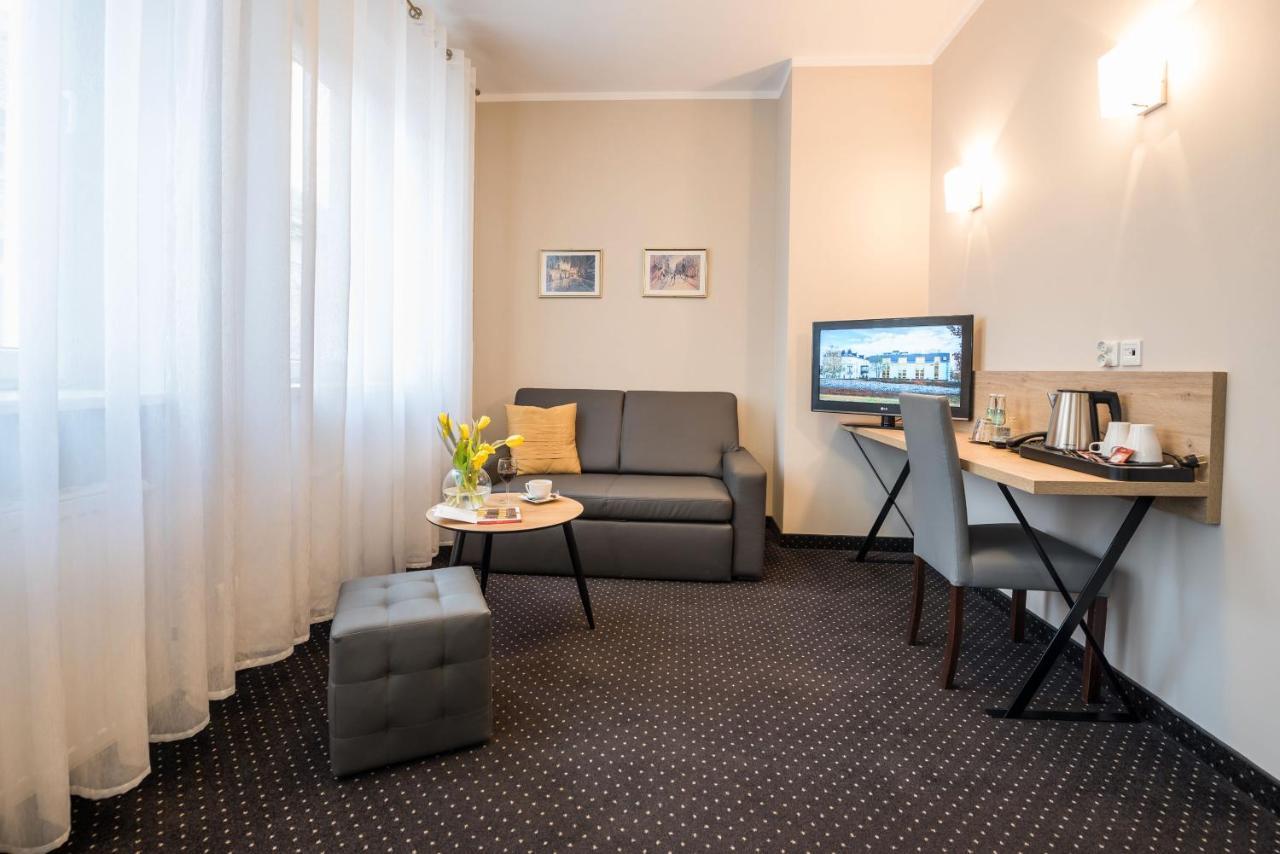 Hotel Wilga クラクフ エクステリア 写真